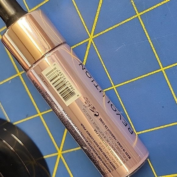 Revolution Pinkish  Silver Metallic Liquid Highlighter 18ml New - Picture 3 of 4
